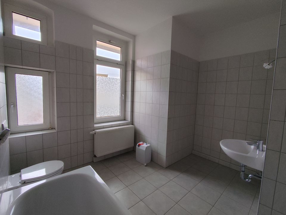 3 - Zimmer -Wohnung, neu renoviert, mit Balkon in Gera in Gera