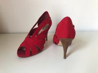 Rote Wildleder Pumps von s.Oliver Selection in 36 Bayern - Landau a d Isar Vorschau