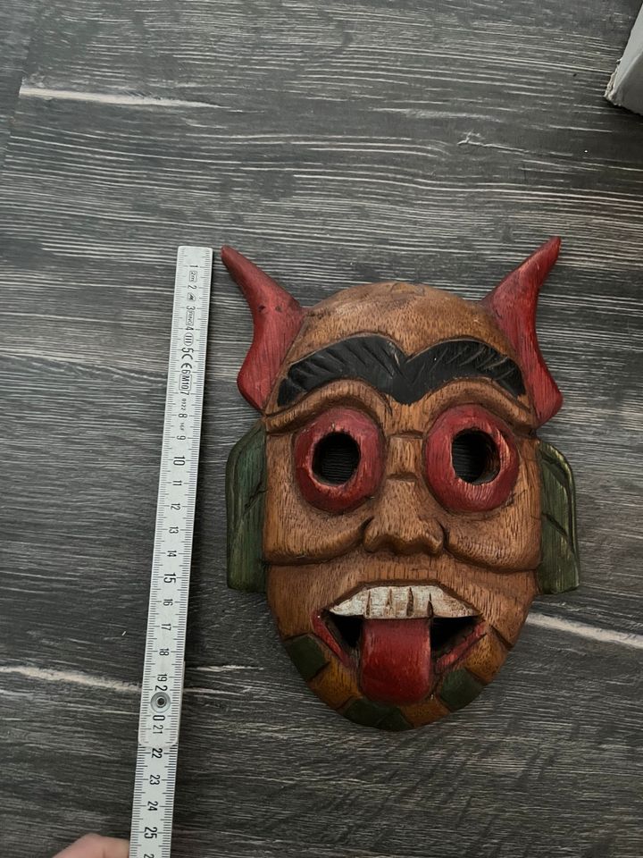 Maske aus Holz | Wanddeko in Hamburg