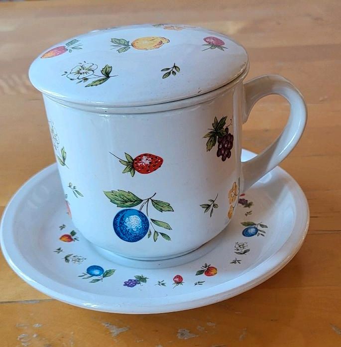 Teetasse mit Sieb in Polsingen