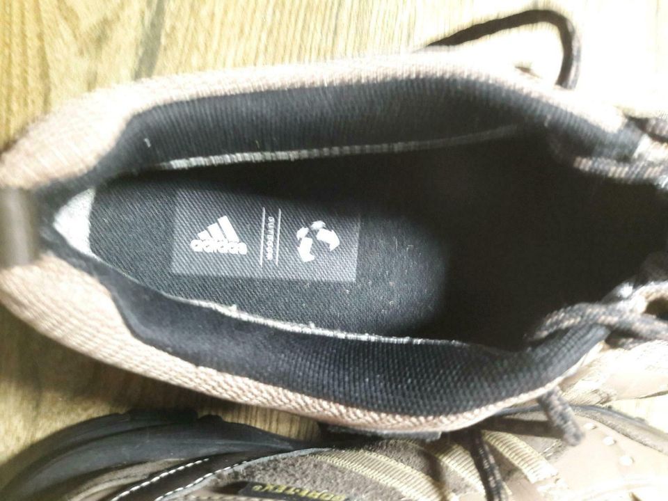 Freizeit /Wanderschuh Herren adidas UK 7 in Kirtorf