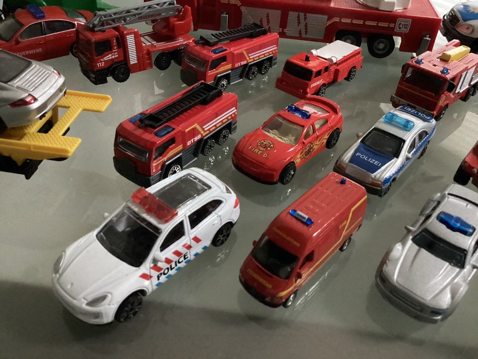 Großes Feuerwehr Polizei Spielzeugauto Set:Majorette,Hot Wheels… in Hünxe