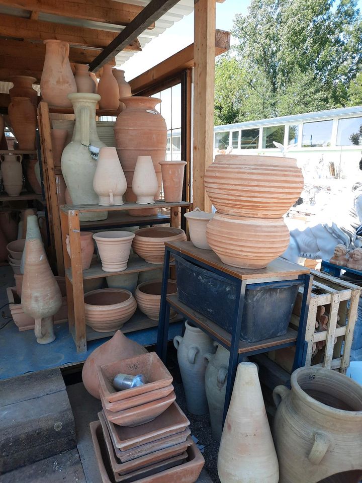 50% auf Terrakotta Kübel, Blumentopf handmade Terracotta Amphore in Bötzingen