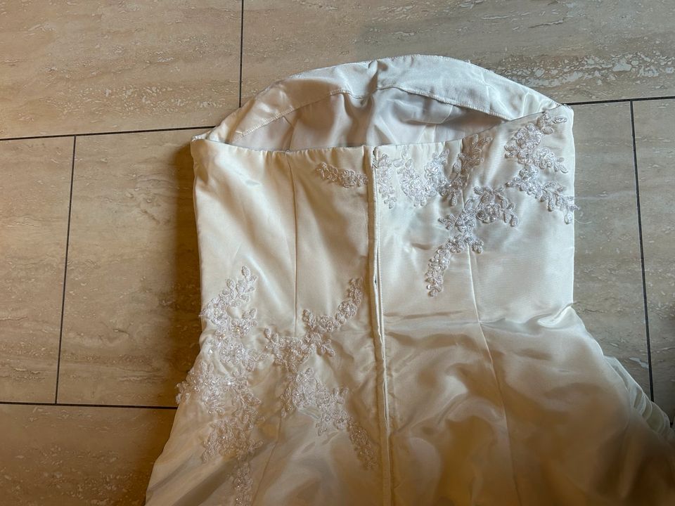 Hochzeitskleid Größe 40 Ivory A Linie in Bielefeld