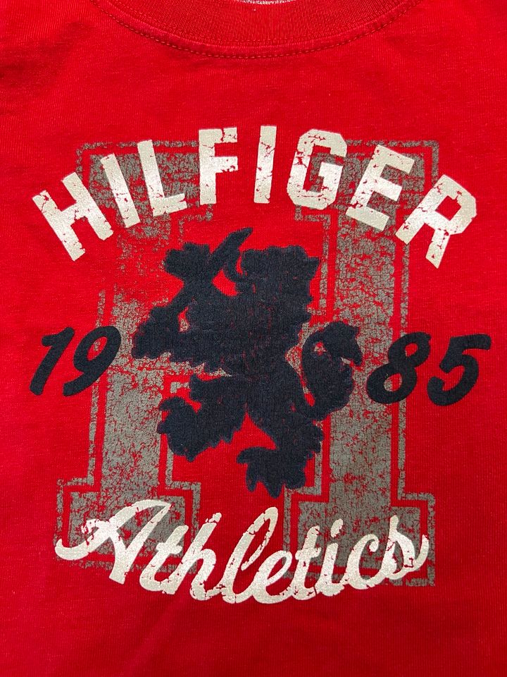 Tommy Hilfiger, T-Shirt, rot Gr. 68 / 74 Junge / Mädchen / unisex in Frankfurt am Main