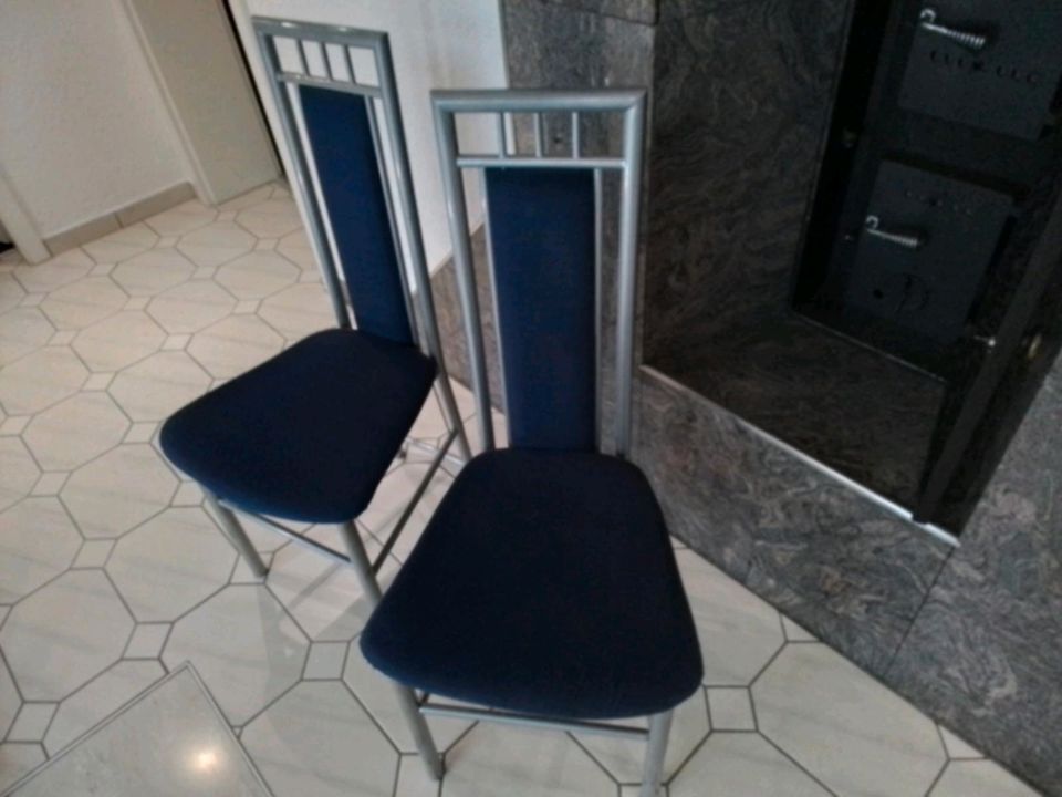 Zwei  Stühle Blau Silber guter Zustand in Wilnsdorf