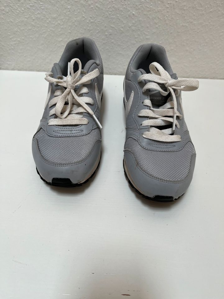 Nike Sneaker, grau , Größe 37,5 in Hameln