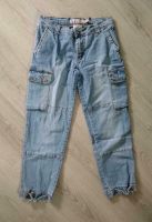 Jeanshose Damen 36 S hellblau dreiviertel 3/4 Sommer Nieten Hip Leipzig - Connewitz Vorschau