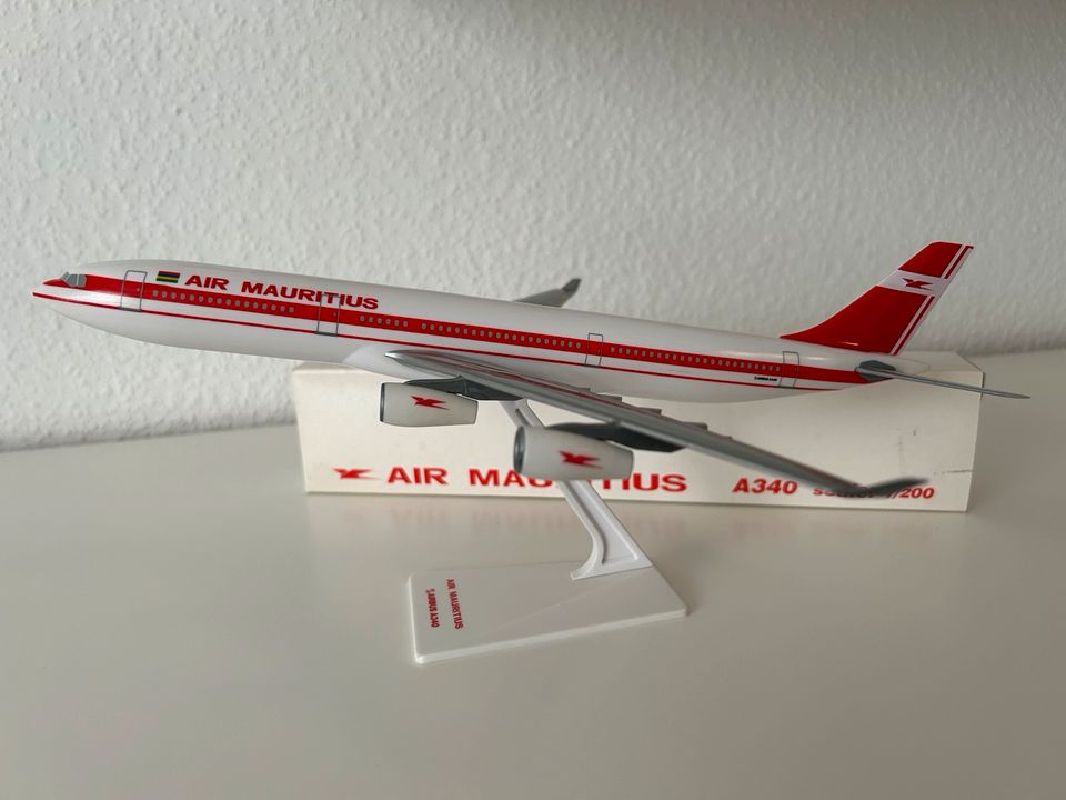 Flugzeugmodelle A330 + A340 1:200 in Groß-Gerau