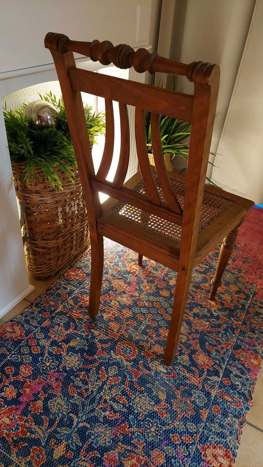 Antiker Stuhl mit Wiener Geflecht Stuhl antik Holzstuhl antik in Mönchengladbach