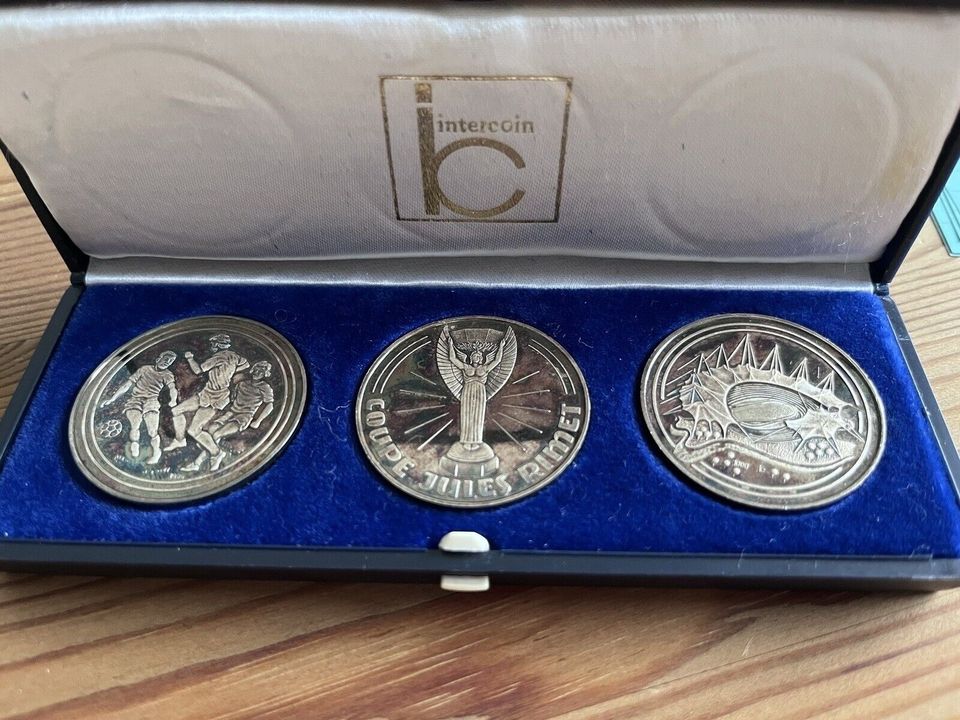 3 Silber Medaillen, Fußball WM 1974 Feinsilber 1000 mit Etui in Dortmund