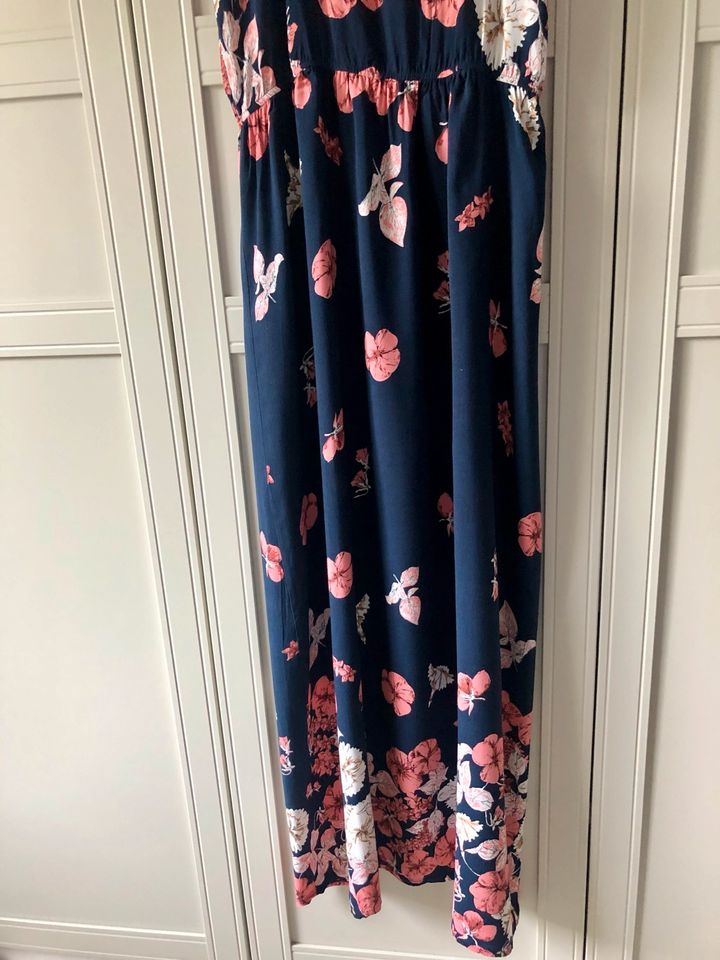 Maxikleid dunkelblau mit Blumen Print in Coerde