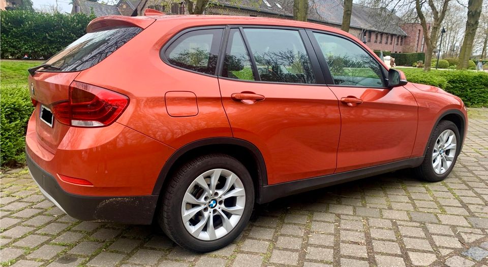 BMW X1 18d sDrive. Facelift! Navi, Panorama,Vollausstatt.Scheckh. in Meerbusch