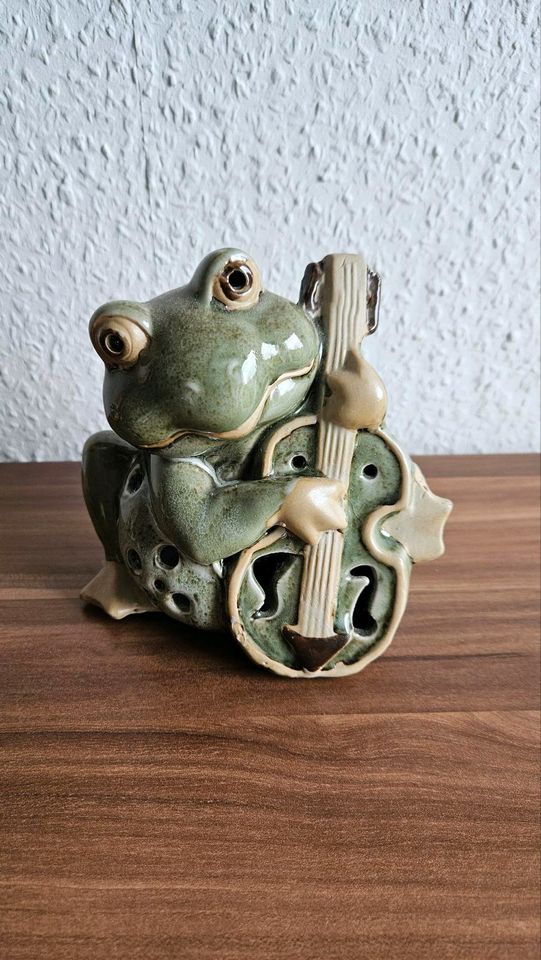 Frosch mit Gitarre für Teelicht in Beeskow