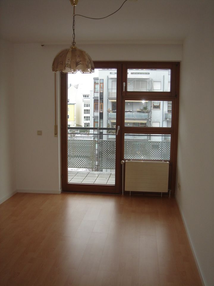 2 Zimmer - Wohnung, 3.OG, TG-Stellplatz, Karlstrasse in Böblingen