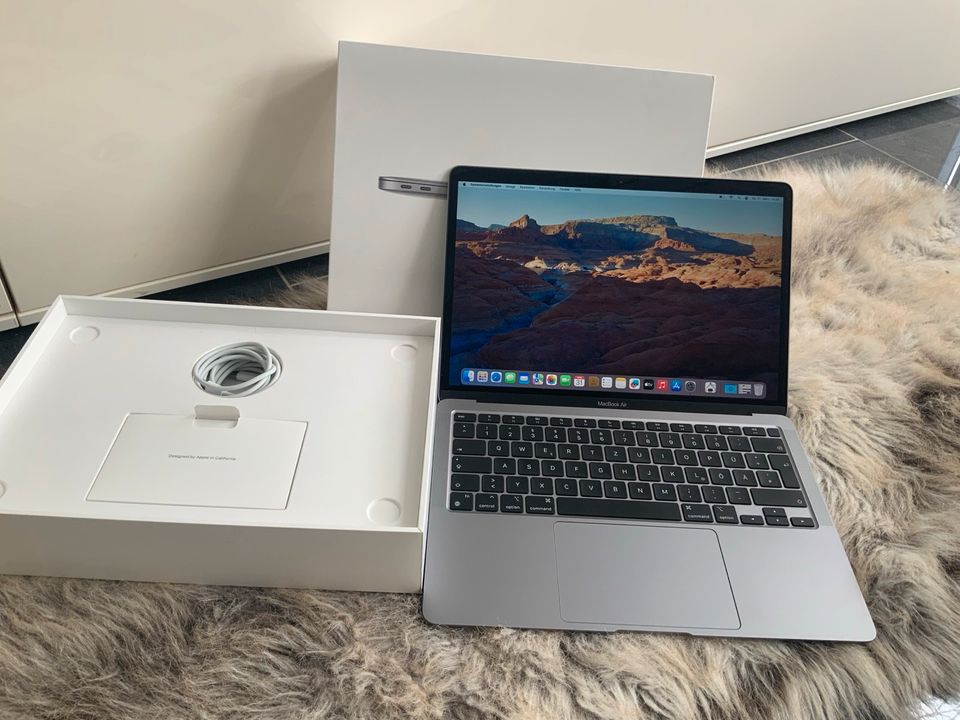 Apple MacBook Air 13 Zoll (256GB SSD, M1, 8GB) Space Grau in Oberhausen