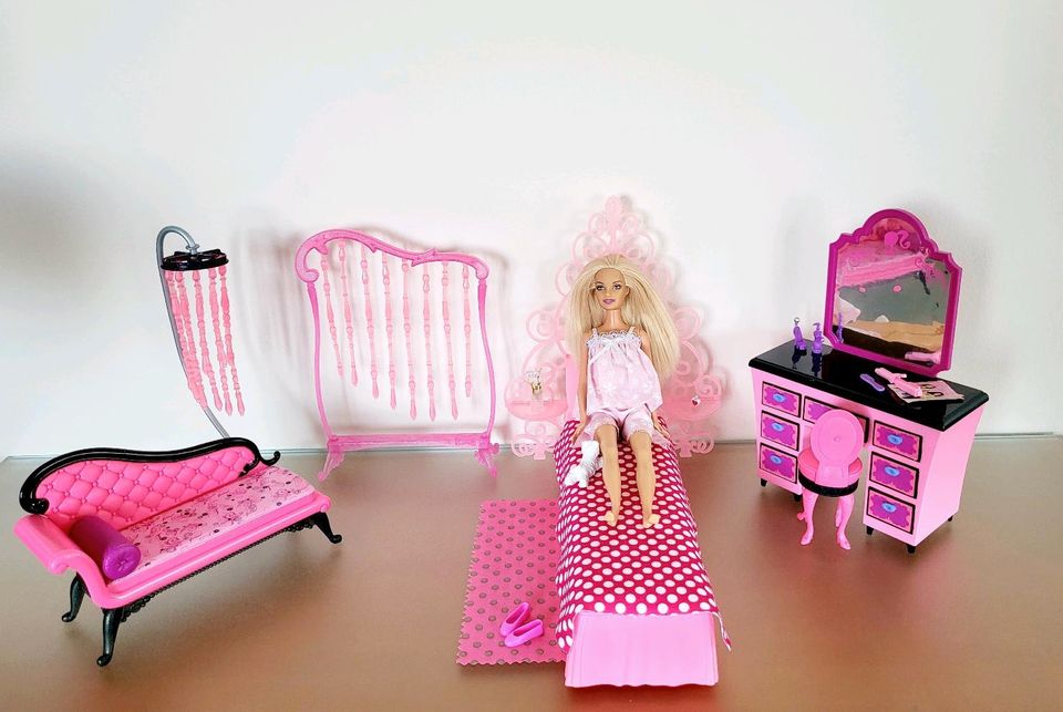Barbie Möbel/Zubehör/Schlafzimmer/Wohnzimmer in Schwaigern