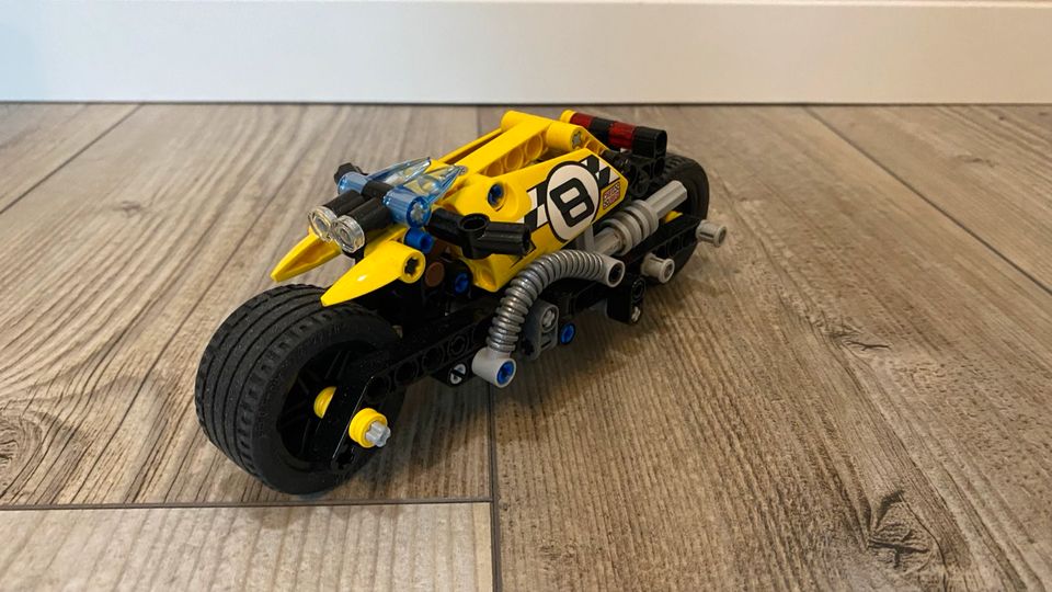 Lego Technik Motorrad in Schwarzenbek