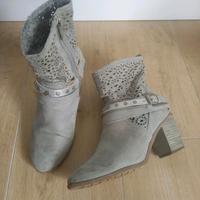 Graue Lochmuster Stiefeletten in Größe 36 Bayern - Sankt Wolfgang Vorschau