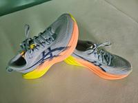 Asics Superblast 2 Paris, Gr. 42, Farbe: grau, gebraucht Sachsen - Plauen Vorschau
