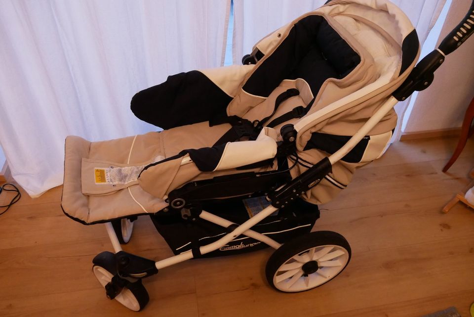 Emmaljunga Kinderwagen / Buggy mit Babyschalen-Halterung in Metten