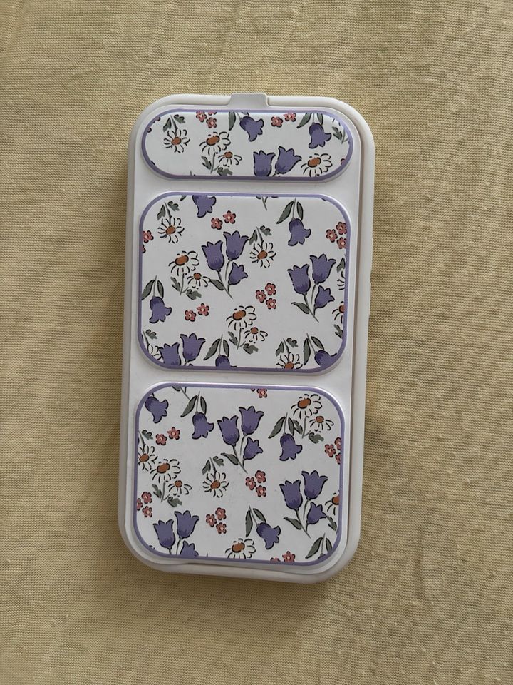 iPhone 15 Hülle mit Halterung / Stand / Blumen in Weißenfels