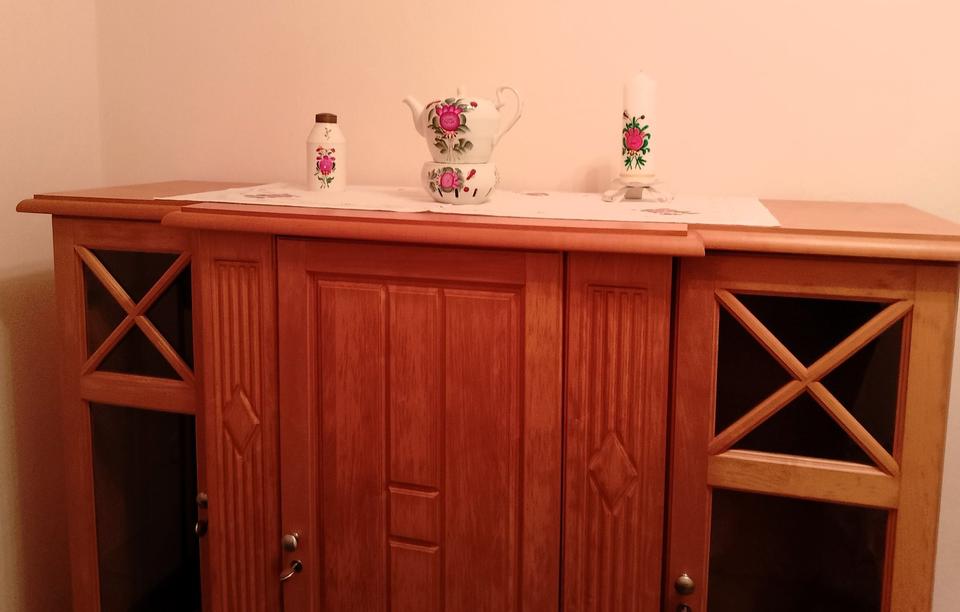 Sideboard, Anrichte, Schrank, massiv Erle sehr gepflegt, zeitlos in Georgsheil