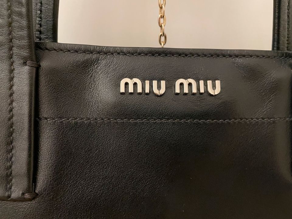 Original Miu Miu Shopper Schwarz Leder in Wuppertal