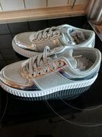 Sneaker silberfarben glänzend Bayern - Mainburg Vorschau