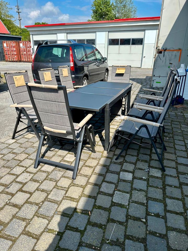 Gartentisch mit 8 Stühlen Klappstühle ausziehbar in Schermbeck