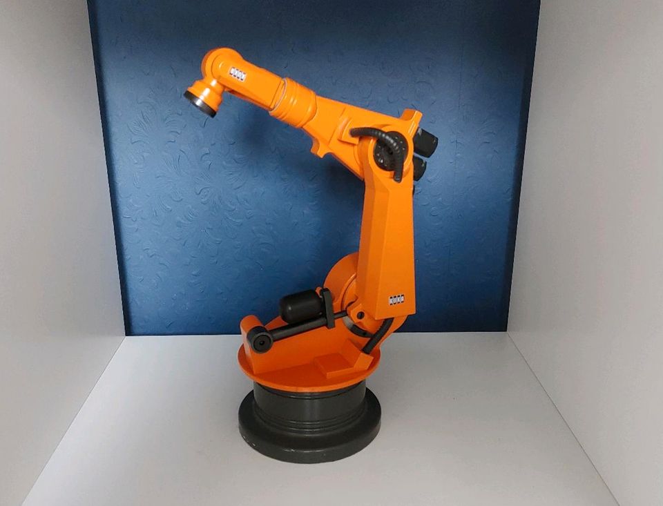 KUKA Industrieroboter 3 D Modell Roboter Vollmetall ca. aus 2000 in Gladenbach