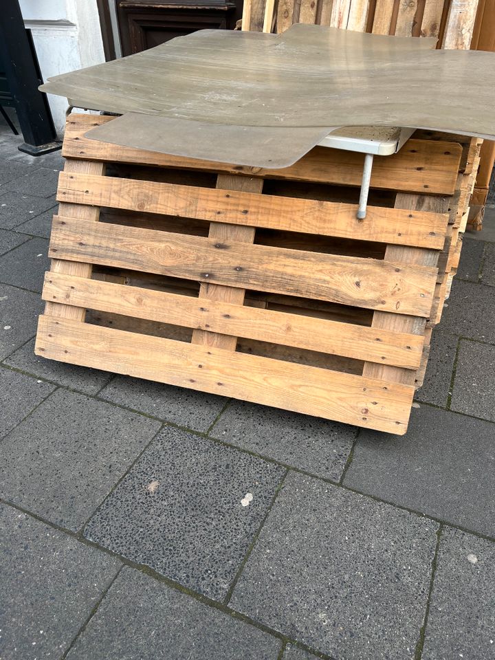 Holzpaletten // Europaletten in Köln