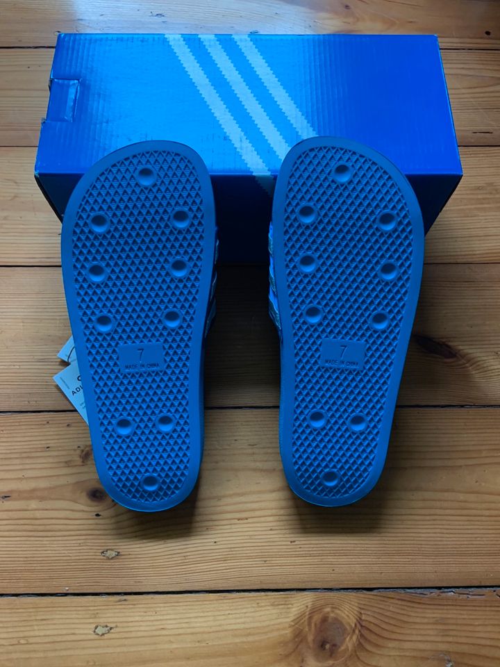 Adidas ADILETTE in Blau,Gr.40 2/3,Neu mit Karton in Berlin