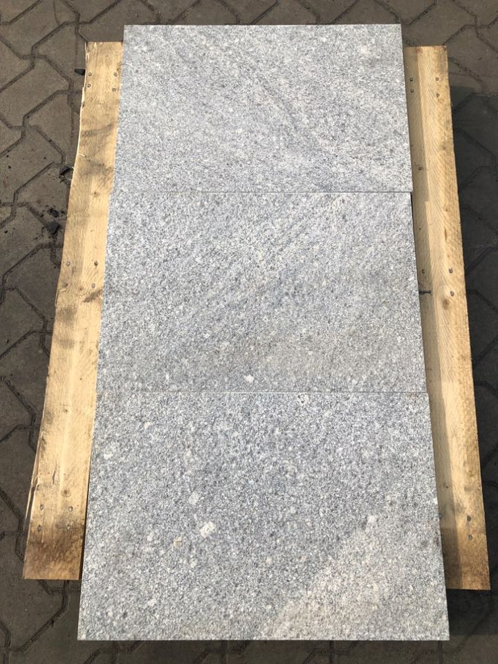 Granitplatten, 60 x 30 x 2 cm, Oberfläche geschliffen, Rest gesä… in Salzgitter