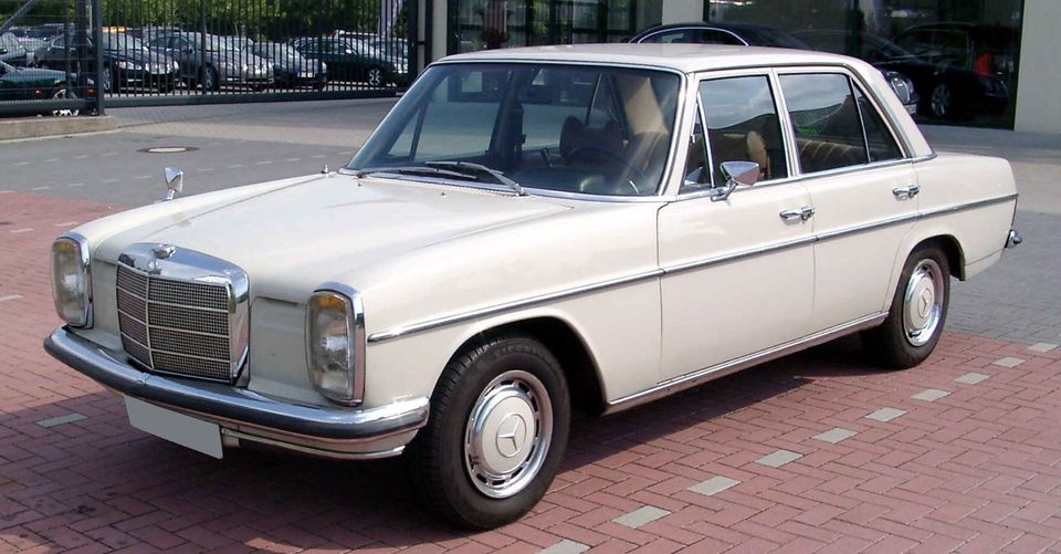 Suche Mercedes W114 W115 /8 -8 in weiß in München