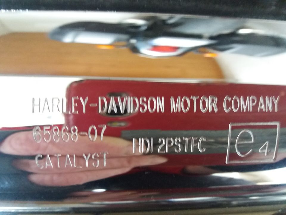 Harley Davidson 2 Top Originale Endschalldämpfer mit Katalysator in Leverkusen