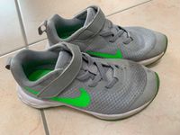 Kinder Sneaker Nike grau   Gr.29,5 Kr. München - Unterföhring Vorschau