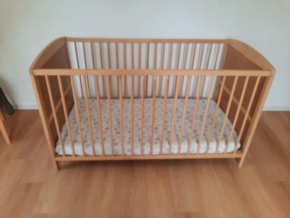 Babybett Gitterbett mit Matratze in Salzkotten