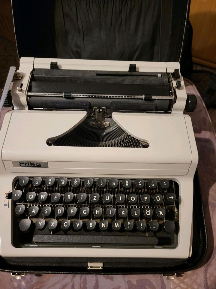 Schreibmaschine Erika DDR in Bestensee