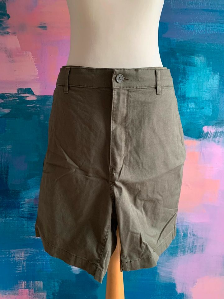 Chino-Shorts mit Gummizug und Taschen, H&M, khaki / grün, Gr.XL in Leonberg