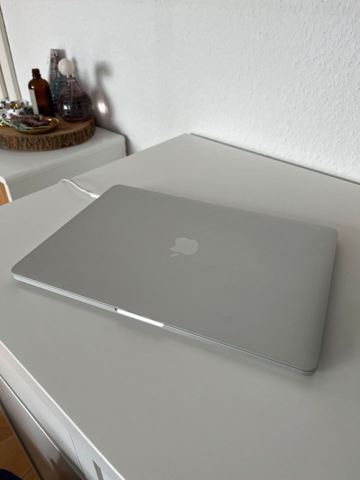 Apple MacBook Pro M1 2020 in Stuttgart