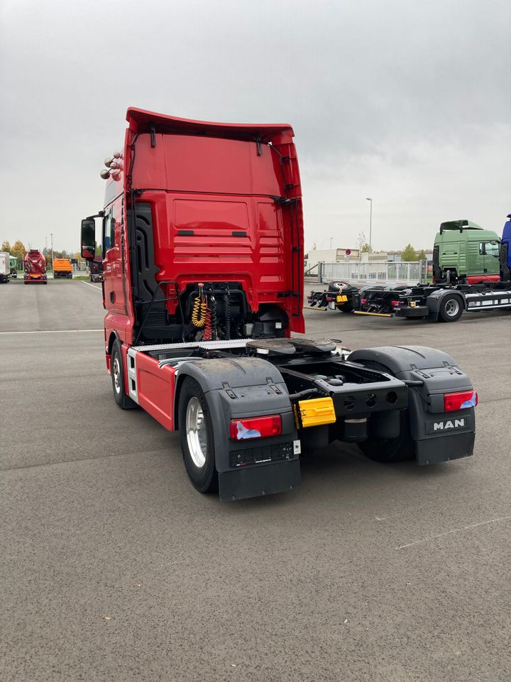 LKW Sattelzugmaschine mieten in Troisdorf