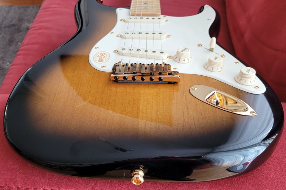 Fender 50th Anniversary American Deluxe Strat 3-Tone Sunburst in Stuttgart