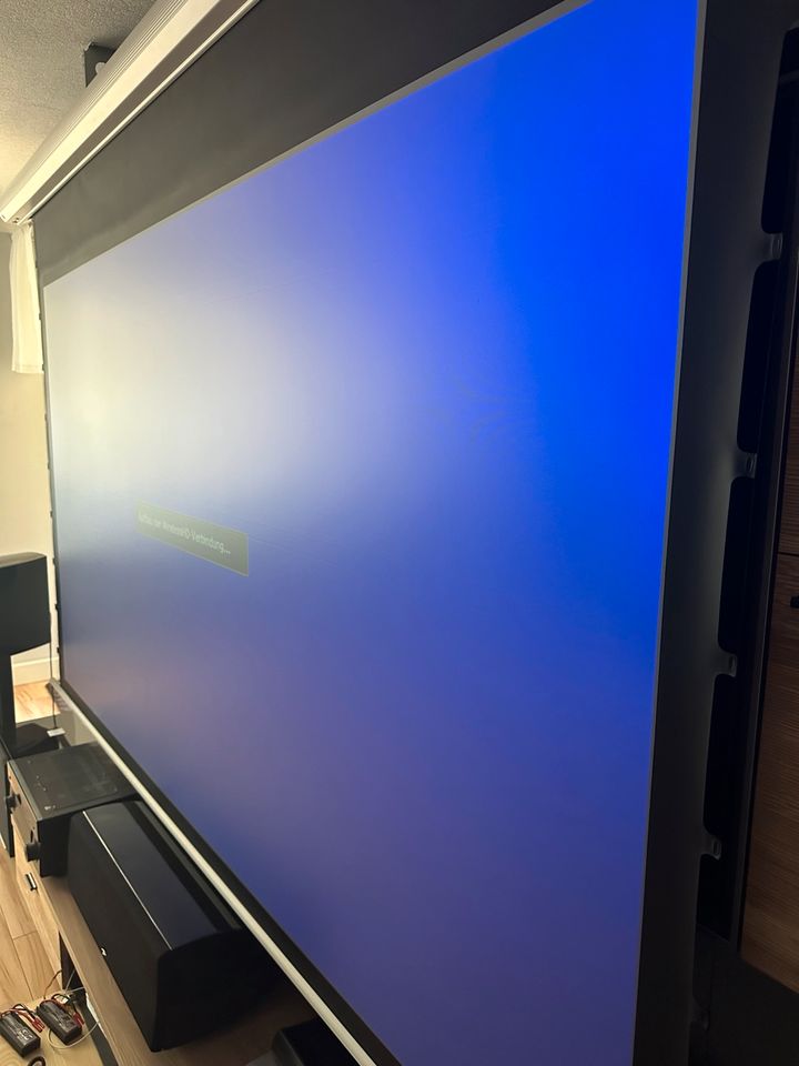 Epson EH-TW9200W 110 Zoll Elite Screen 5D High Kontrast Leinwand in Gütersloh