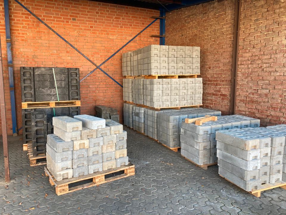 Betonfuß Gummifuß Bauzaunfuß Kunststofffuß für Bauzaun Mobilzaun in Bocholt