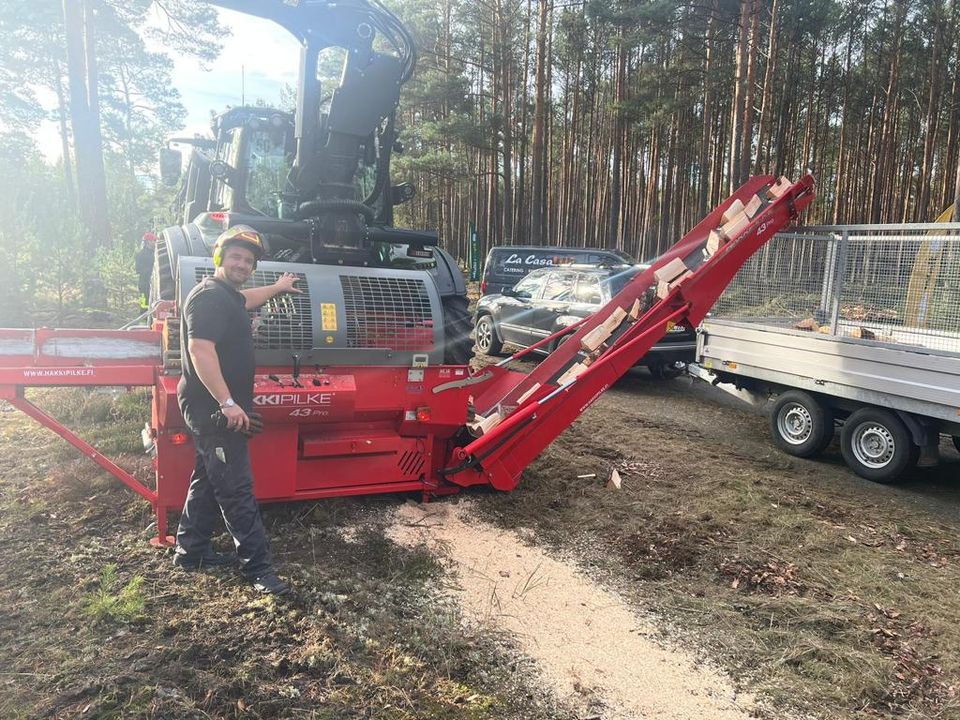 ✅ Brennholz Lohnspalten - vor Ort als Service - AUF LEISTUNG!  ✅ in Lübben