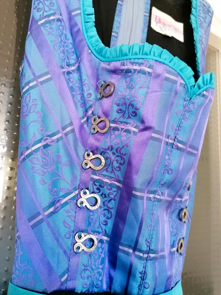 Dirndl lila, blau Gr. 34 Bavarian Queen in München