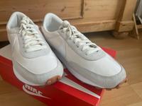Nike Sneaker Turnschuhe Creme ecru 40,5 NEU Hessen - Bad Schwalbach Vorschau