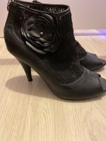 Extravagante Stiefeletten mit Spitzeneinsatz und Peeptoe Gr. 37 Niedersachsen - Göttingen Vorschau