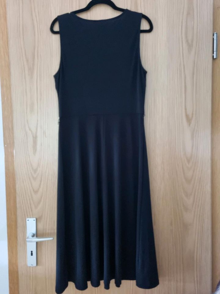 Schwarzes Midikleid / H&M / Ärmellos / Festlich / Beerdigung in Neutraubling